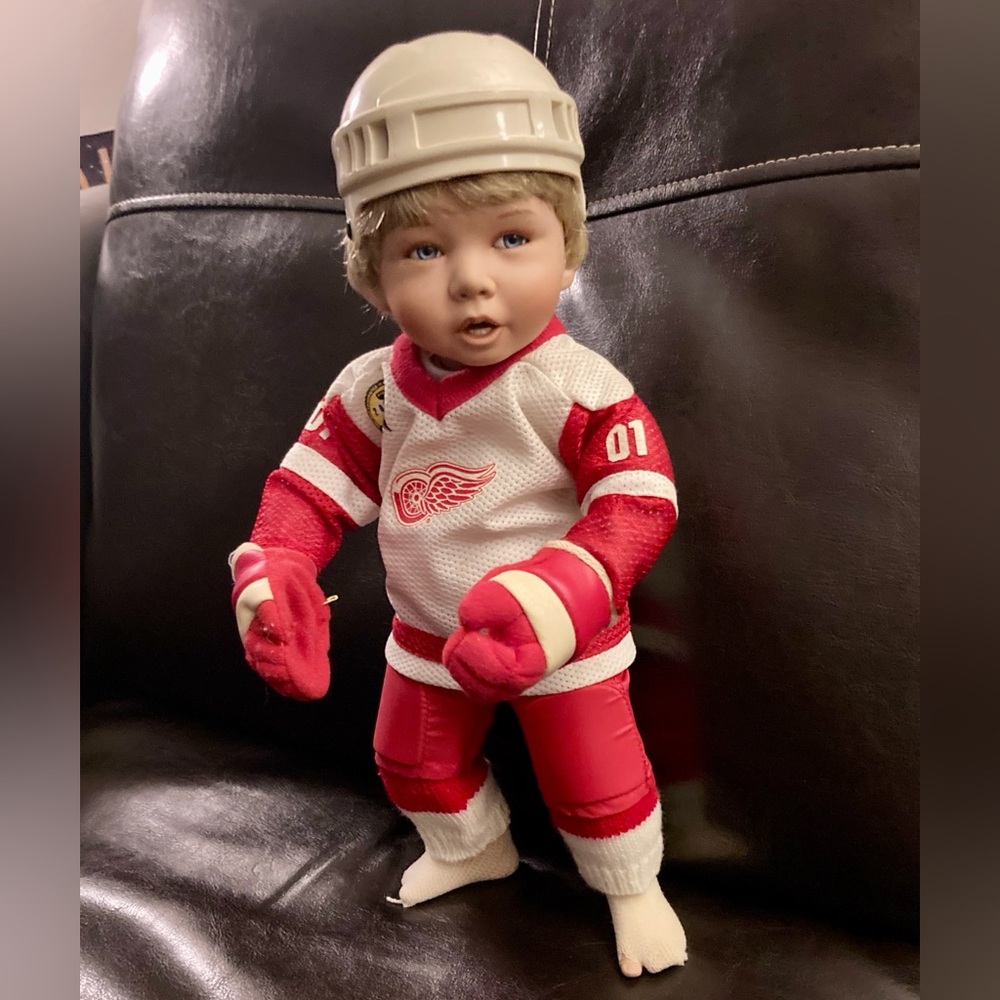 Ashton-Drake Galleries Porcelain Doll - Detroit Red Wings 2002 Champs 🇺🇸